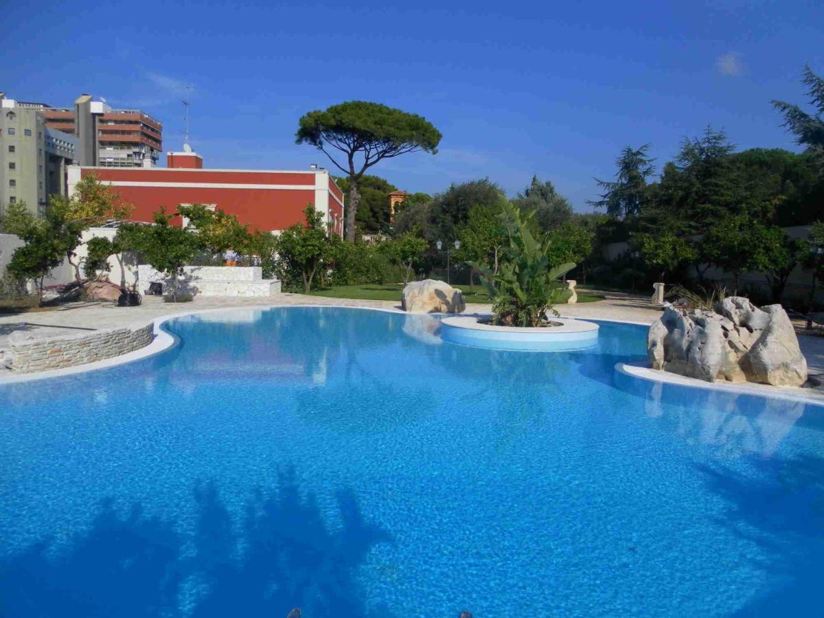 Executive L'Orangerie Bb Hotel Bari Bagian luar foto